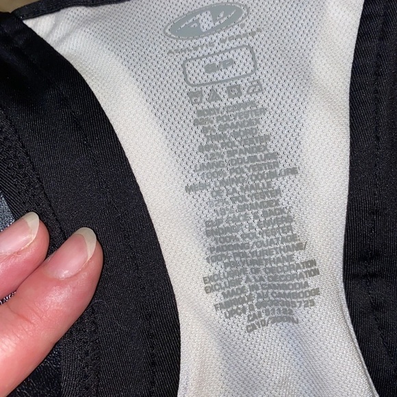 Razor Back Active Top with Bra built inside - Picture 3 of 4